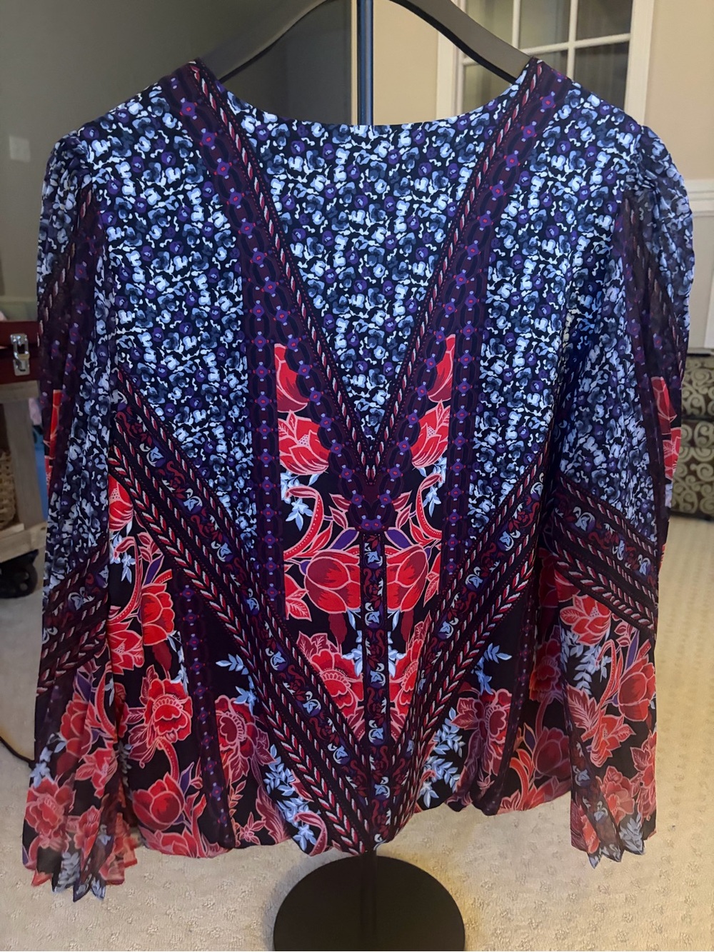 White House Black Market Floral V-Neck Blouse in Red and Purple - Picture 2 of 2